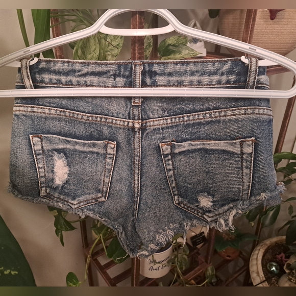 Cute shorts - Picture 2 of 2